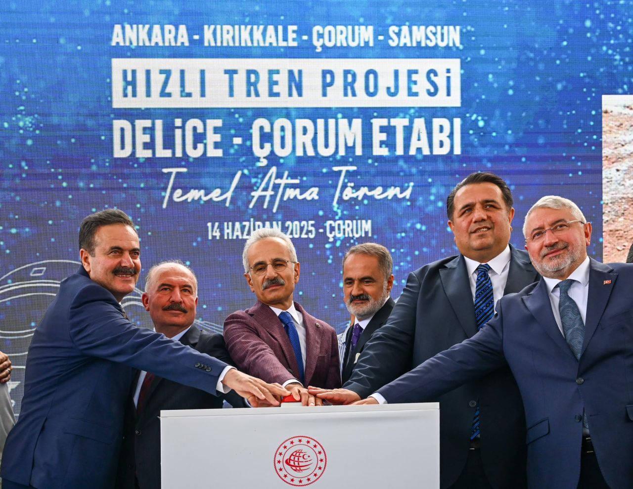 Abdulkadir Uraloğlu: 2053’te ülkemizi 48 saatte dolaşmak mümkün olacak 6