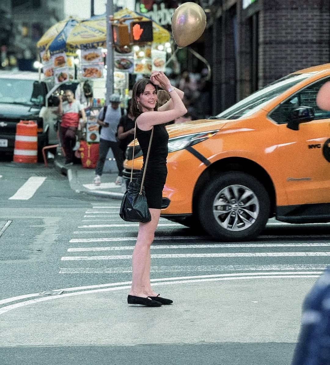 New York’ta aşk rüzgarı: Alina Boz ve Umut Evirgen’den romantik doğum günü kutlaması 4