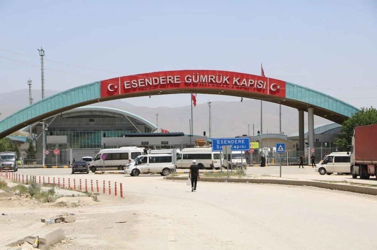 Türkiye İran sınırında gergin bekleyiş! Esendere’de 5 kilometrelik tır kuyruğu oluştu 1