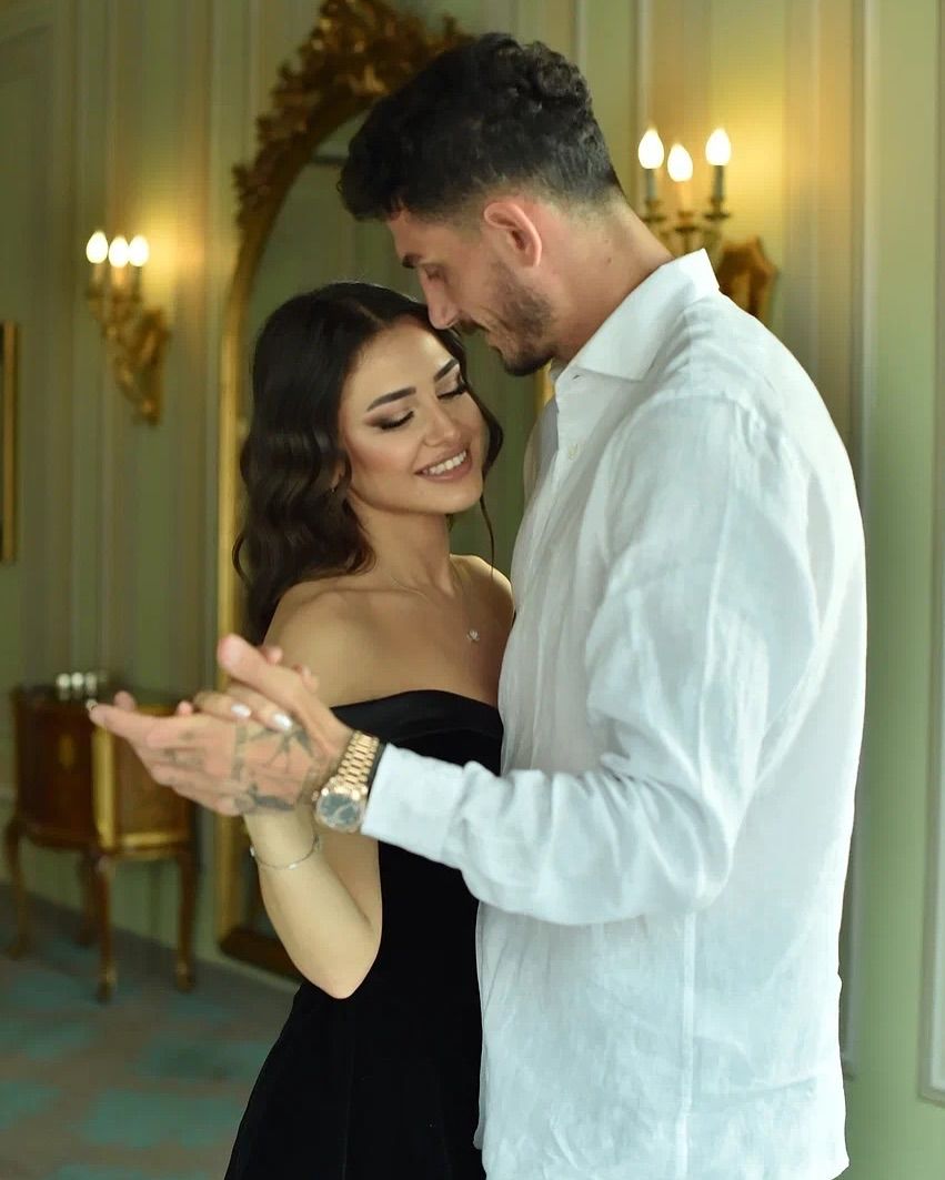 Milli futbolcu Samet Akaydın ile Gönül Dağı'nın Asuman'ı Hazal Çağlar nişanlandı 11