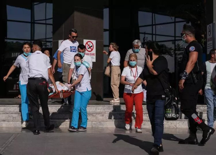 İzmir'de korku dolu anlar! Hastane yakınında büyük yangın: Tüm hastalar nakliye edildi 1