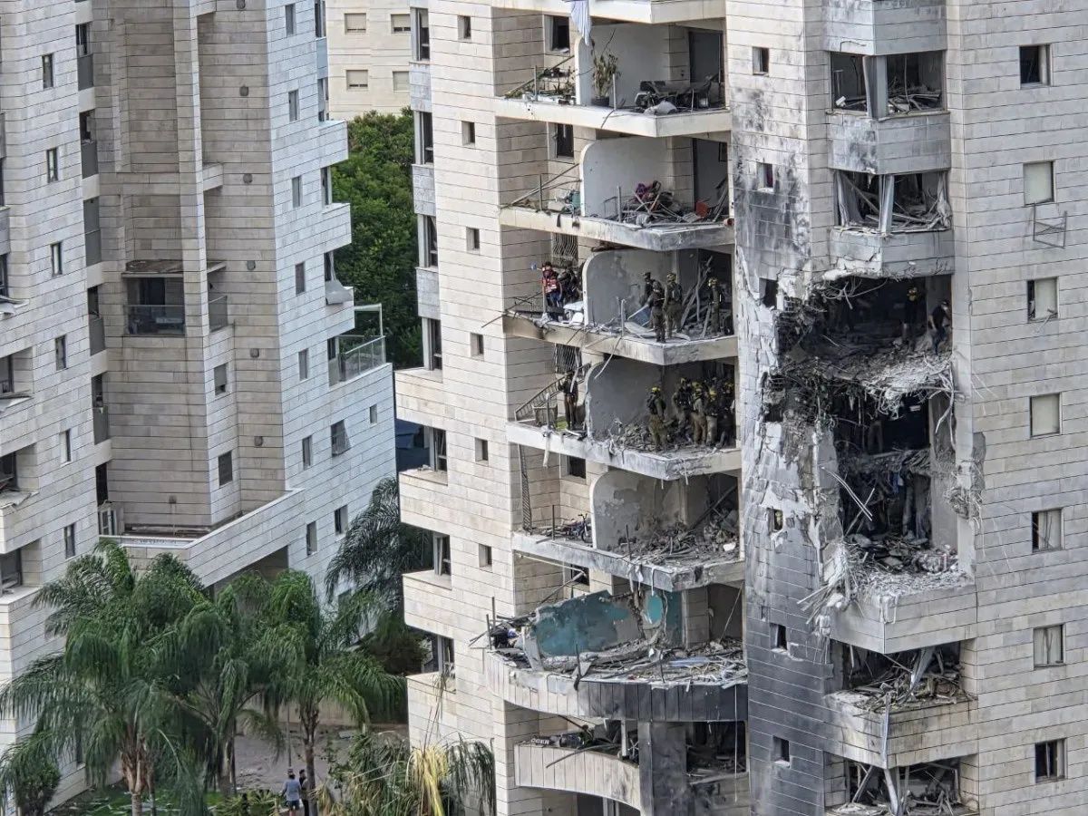 İran’dan İsrail'e füze yağmuru: Tel Aviv başta olmak üzere birçok kentte "akılalmaz yıkım" 2