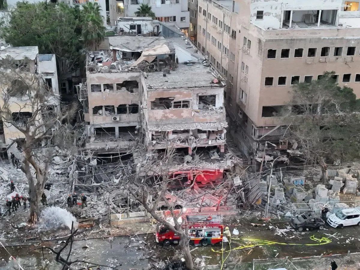 İran’dan İsrail'e füze yağmuru: Tel Aviv başta olmak üzere birçok kentte "akılalmaz yıkım" 7