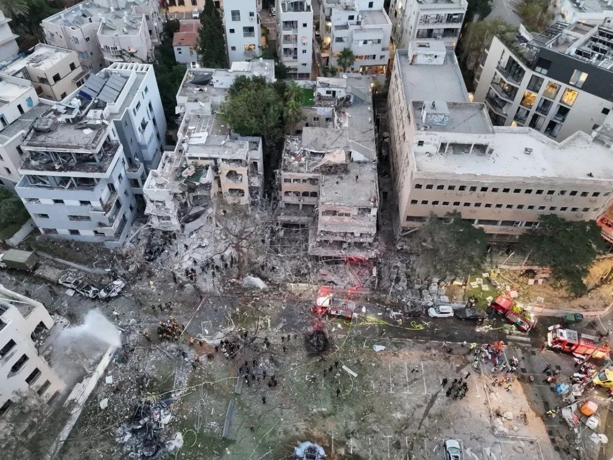 İran’dan İsrail'e füze yağmuru: Tel Aviv başta olmak üzere birçok kentte "akılalmaz yıkım" 6