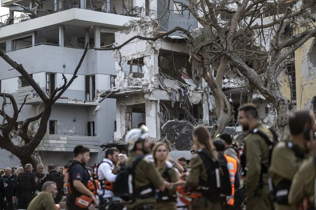 İran’dan İsrail'e füze yağmuru: Tel Aviv başta olmak üzere birçok kentte "akılalmaz yıkım" 5
