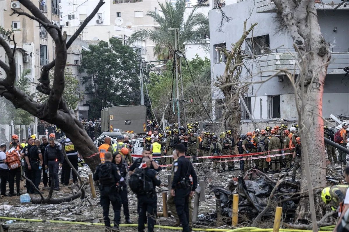 İran’dan İsrail'e füze yağmuru: Tel Aviv başta olmak üzere birçok kentte "akılalmaz yıkım" 9
