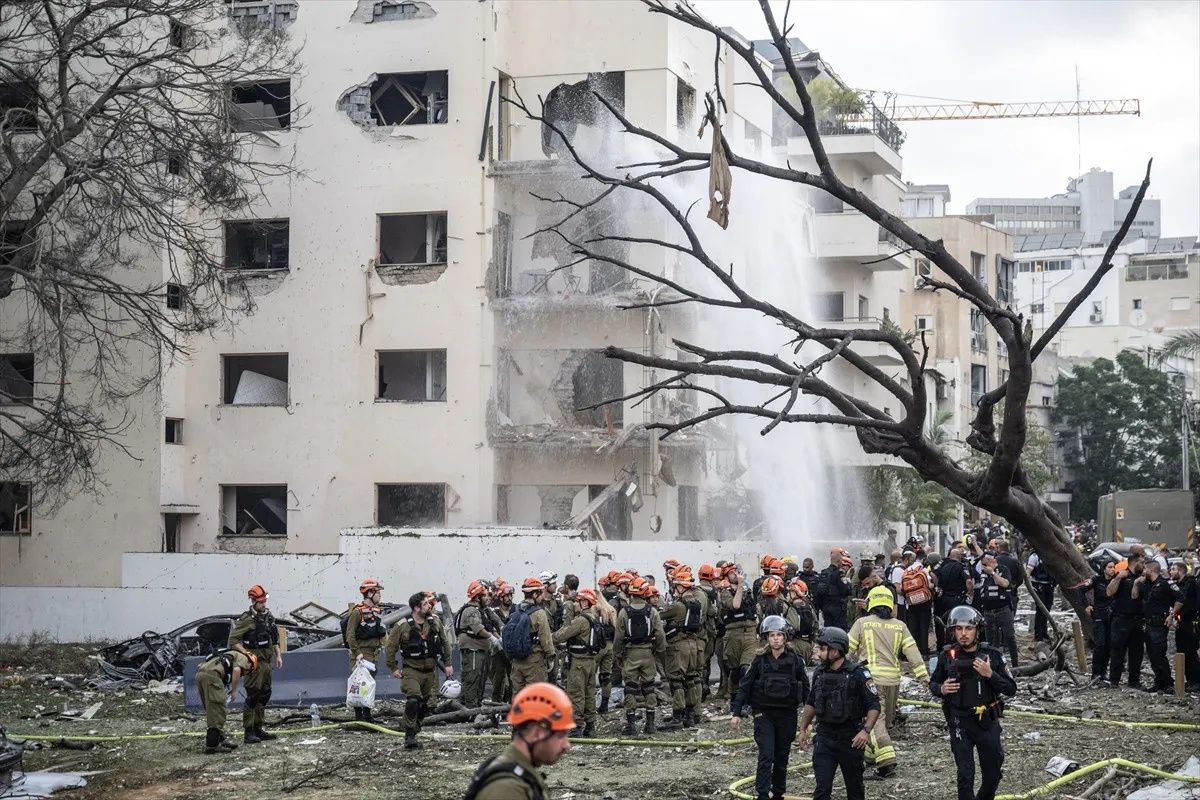 İran’dan İsrail'e füze yağmuru: Tel Aviv başta olmak üzere birçok kentte "akılalmaz yıkım" 3