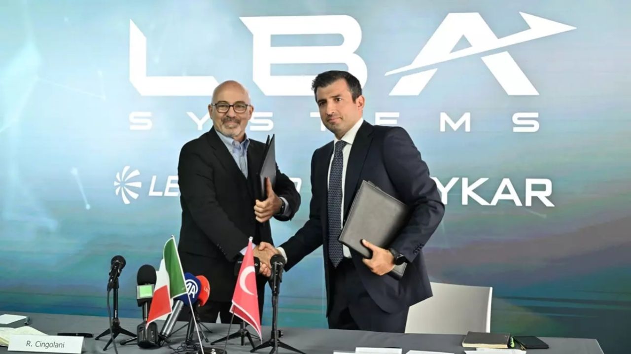 Baykar-Leonardo ortaklığı Paris AirShow’a damga vurdu! Selçuk Bayraktar ve Cingolani’den tarihi imza 1