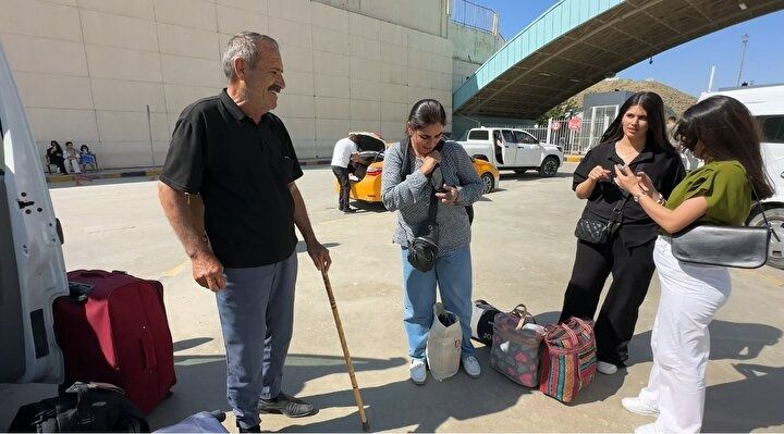 Bunu da gör Netanyahu! Sınırda hareketlilik! Bölmeye çalışılan İranlılar evlerine koşuyor! 4