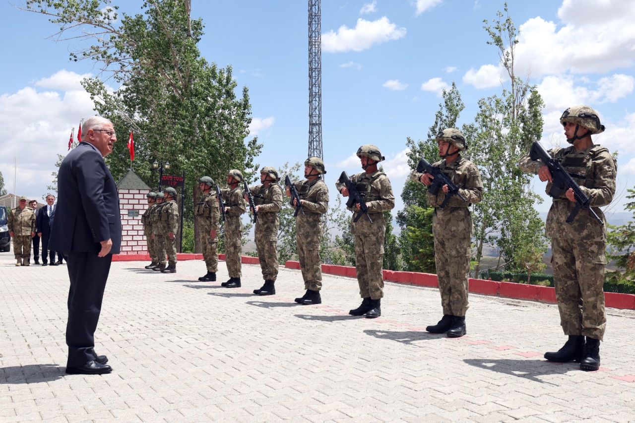 Bakan Güler ve komutanlar İran sınırında: Güvenlik tedbirleri artırıldı, Türk ordusu alarm durumunda 2