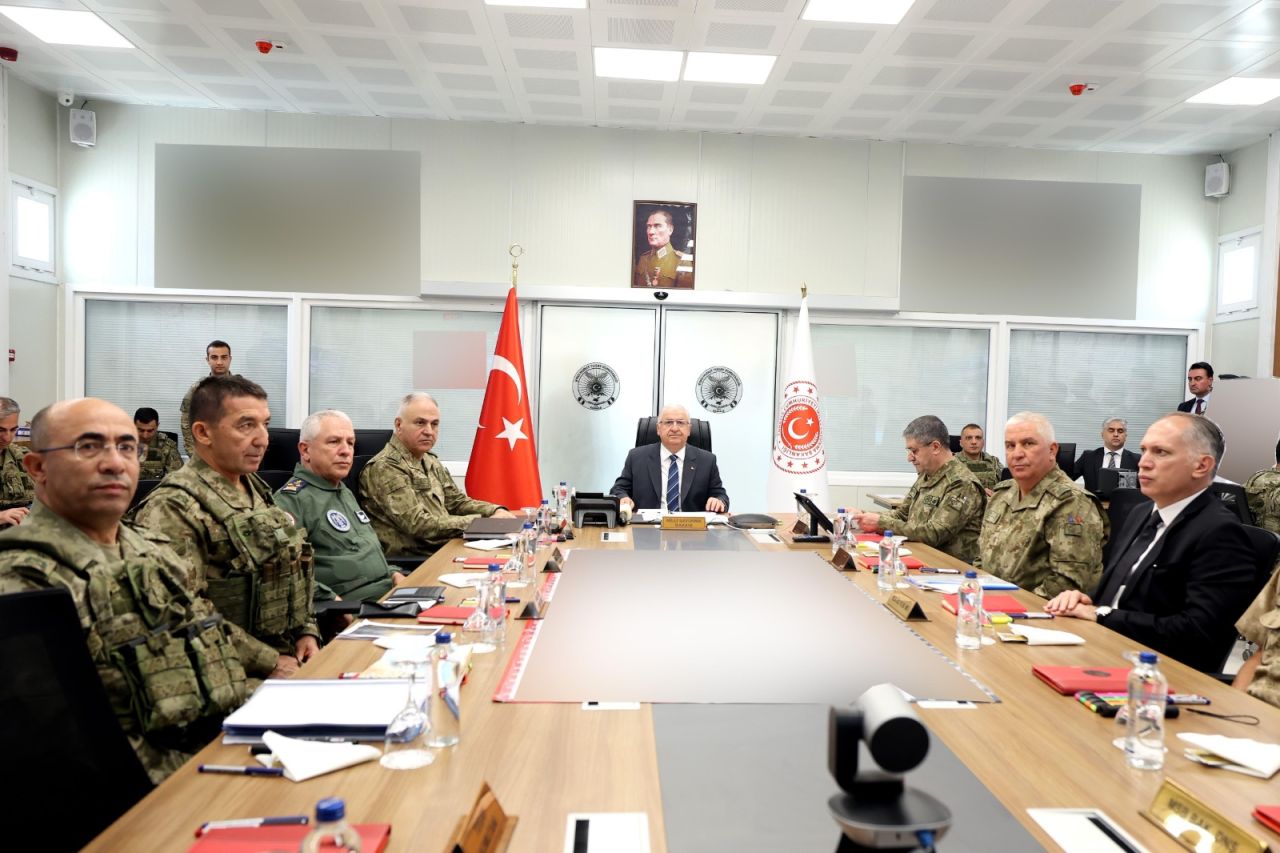 Bakan Güler ve komutanlar İran sınırında: Güvenlik tedbirleri artırıldı, Türk ordusu alarm durumunda 1