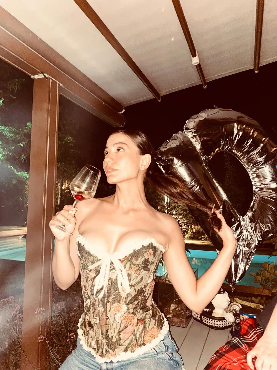 Demet Özdemir’den Eşref Rüya'nın sezon finali öncesi olay pozlar 1