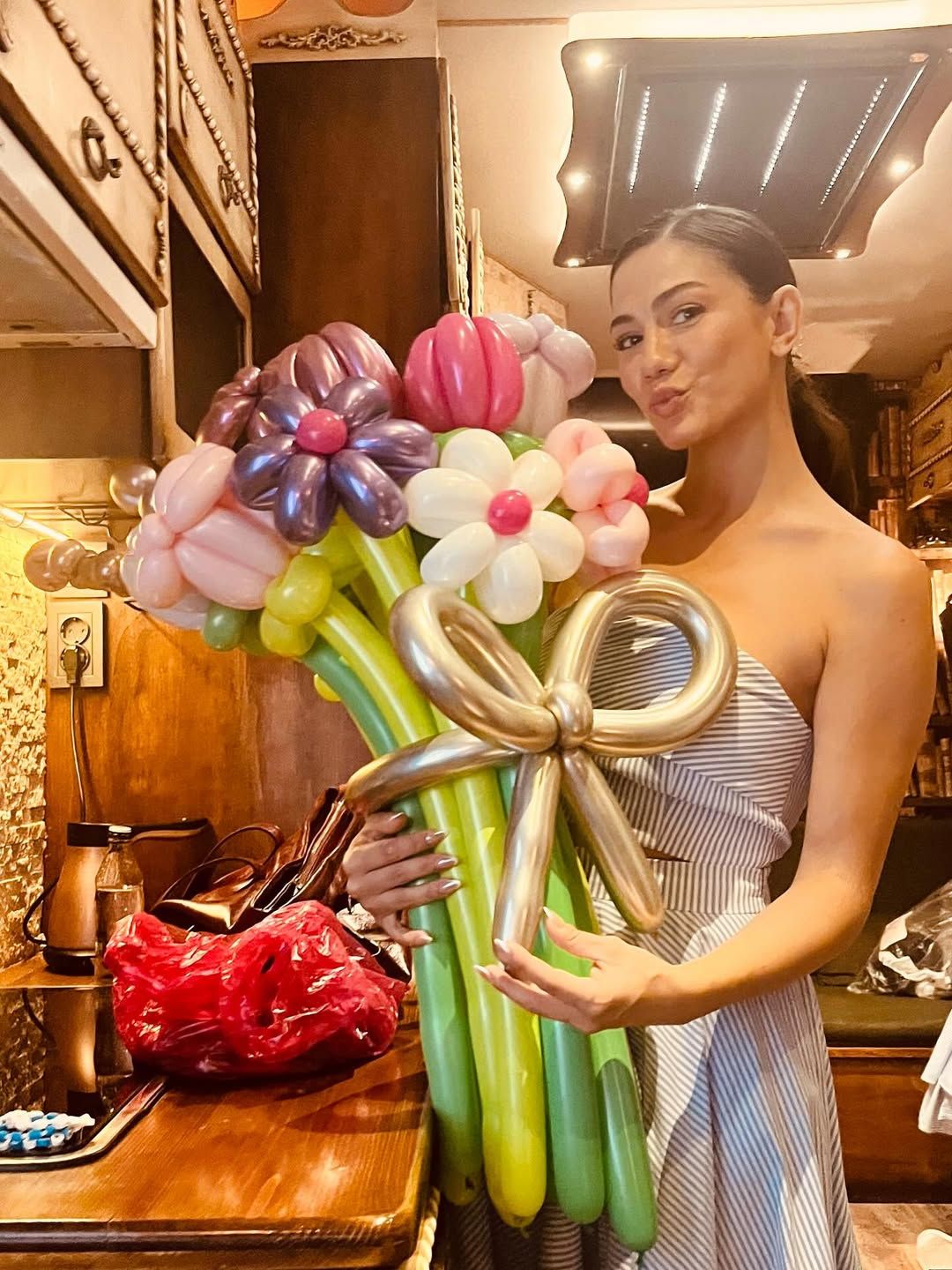 Demet Özdemir’den Eşref Rüya'nın sezon finali öncesi olay pozlar 4