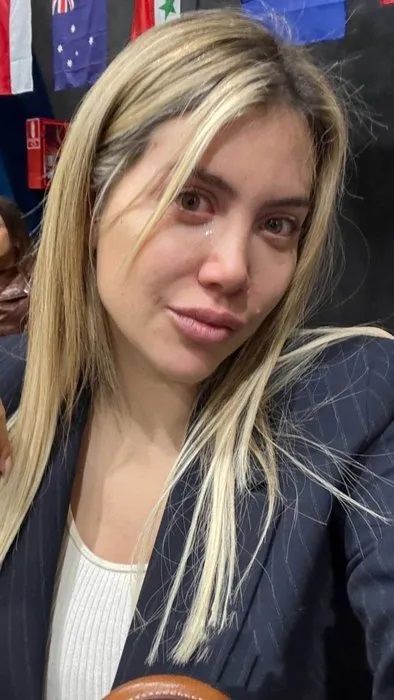 Icardi'yle yaşadığı olaylarla gündemden düşmeyen Wanda Nara, gözyaşlarıyla paylaştı! 9