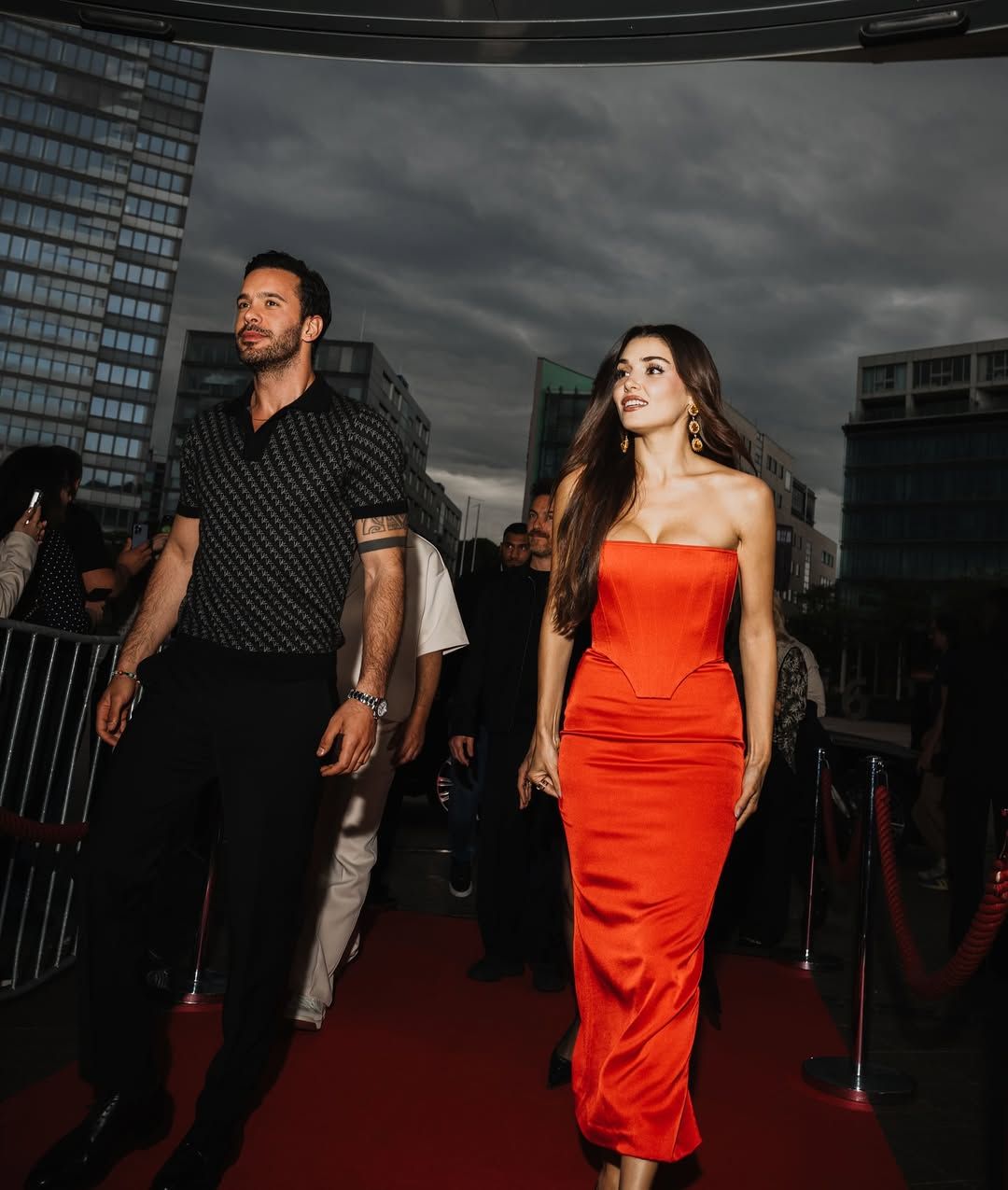 Hande Erçel ve Barış Arduç'un Aşkı Hatırla dizisindeki sevişme sahneleri olay oldu 1