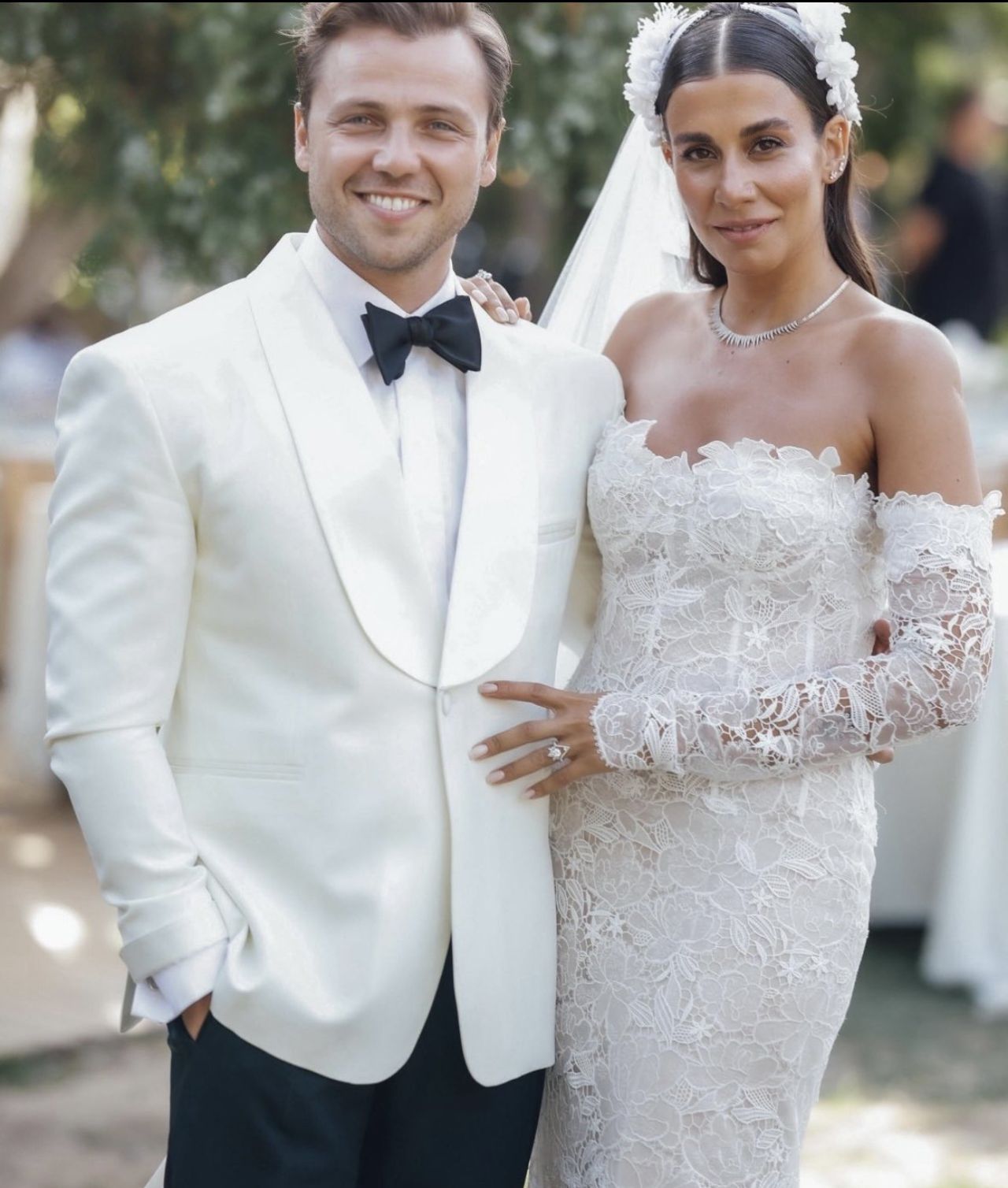 Tolga Sarıtaş'ın eşi Zeynep Mayruk'tan karnı burnunda poz 1