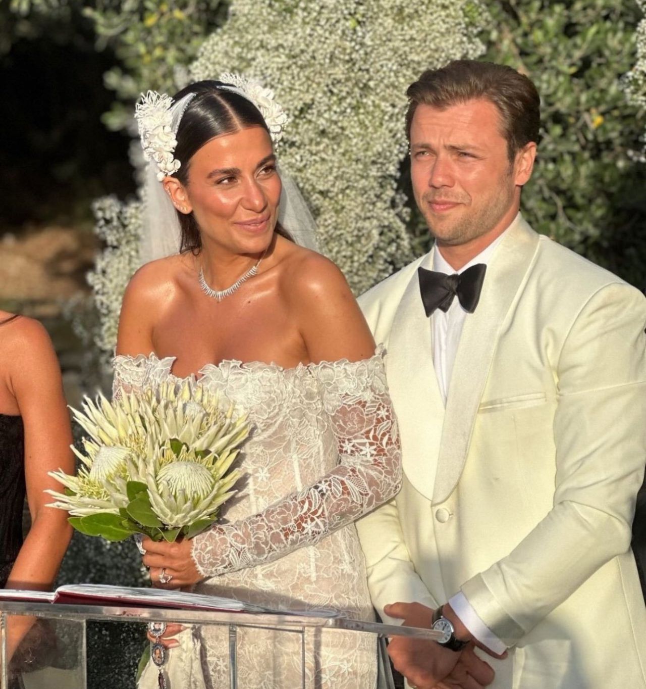 Tolga Sarıtaş'ın eşi Zeynep Mayruk'tan karnı burnunda poz 2