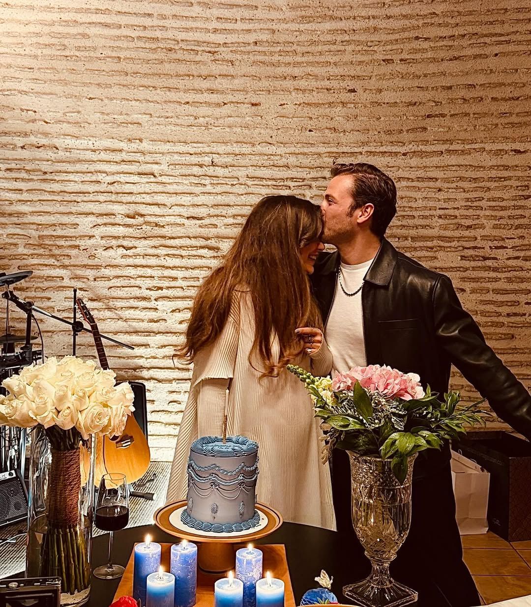 Tolga Sarıtaş'ın eşi Zeynep Mayruk'tan karnı burnunda poz 5