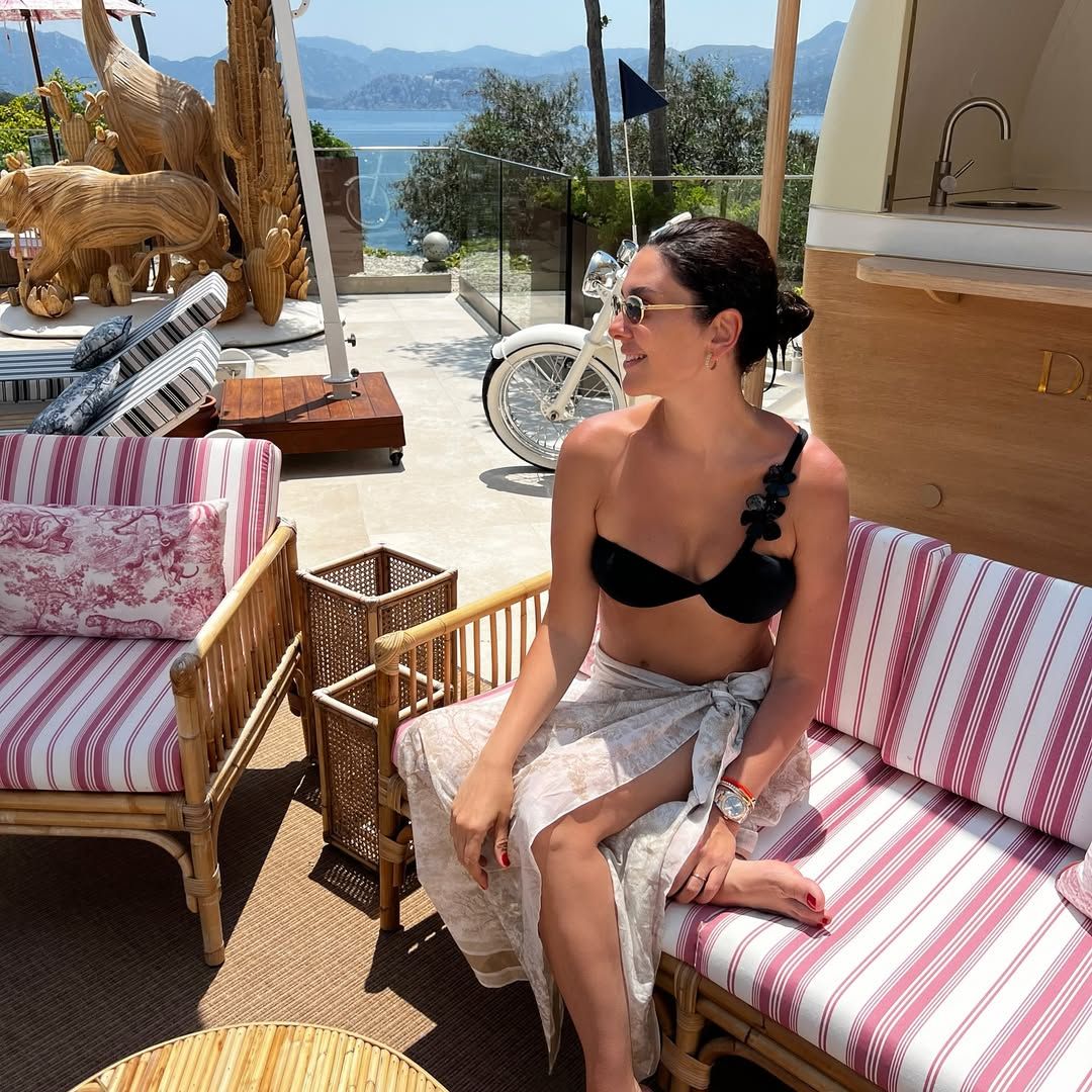 25 kilo veren Bergüzar Korel, yaza fit girdi! Bikinili pozlarıyla dikkat çekti 2
