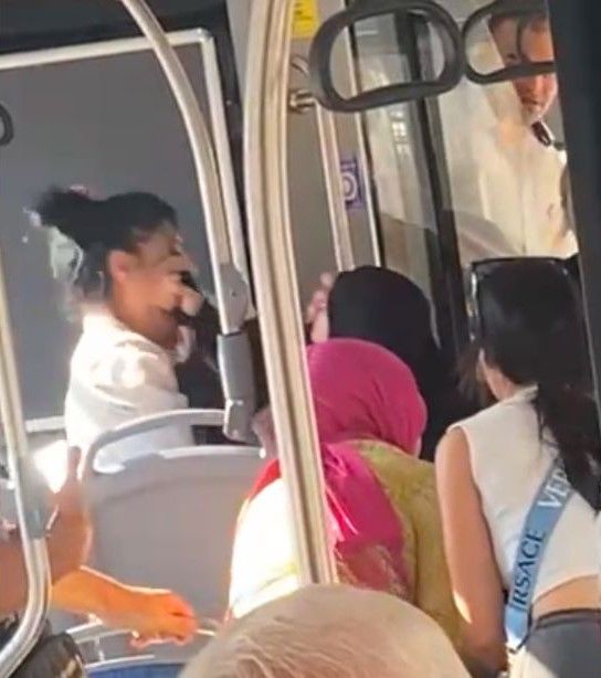 Otobüste laik atak geçirdi, tesettürlü kadına hakaret edip saldırdı: İstemiyorum git bu ülkeden 3