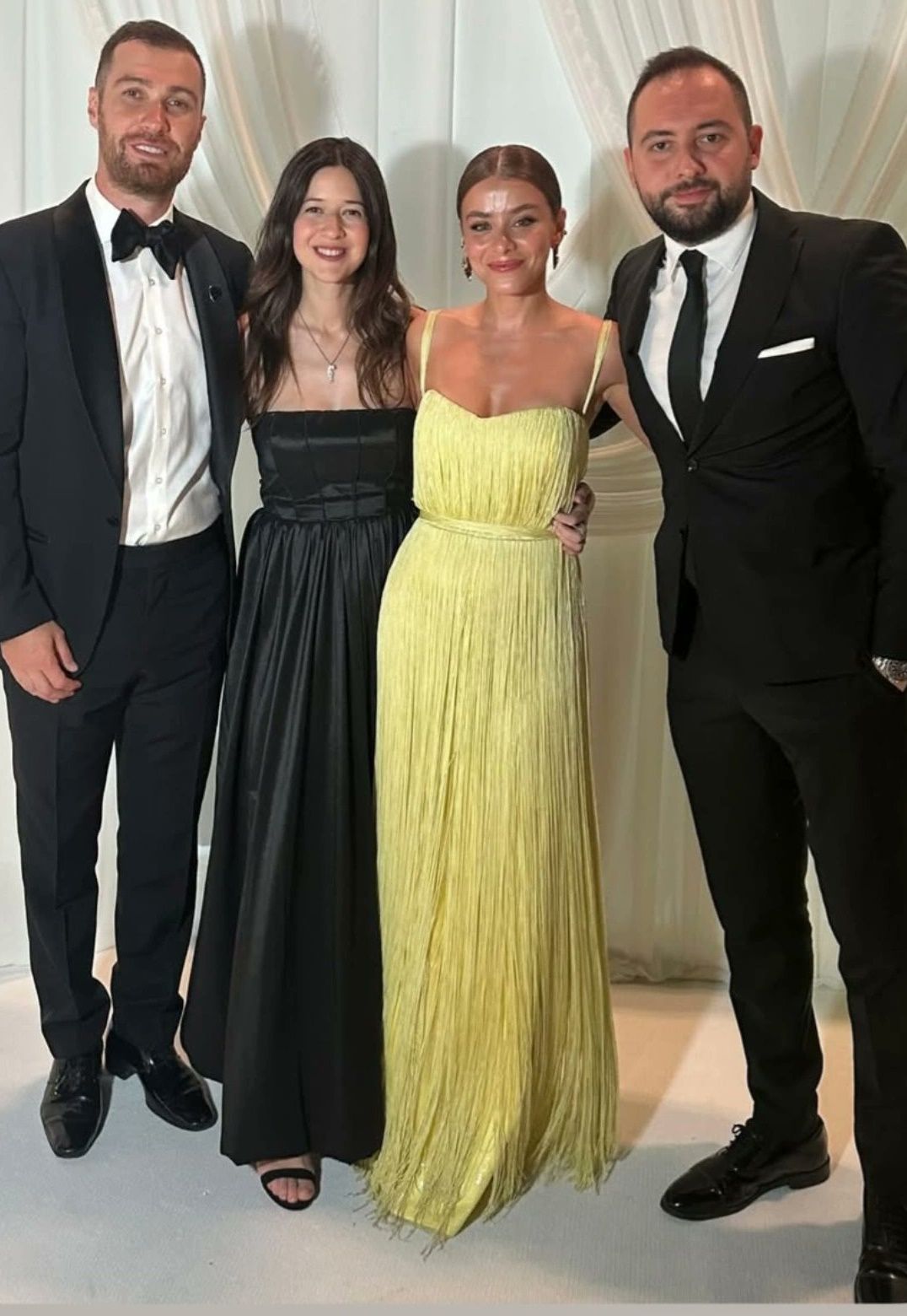 Sinan Engin’in kızı Elif Engin Ahmet Emin Ahlatcı ile evlendi! Düğüne ünlü isimler akın etti! Gelinlik sosyal medyayı ikiye böldü 4