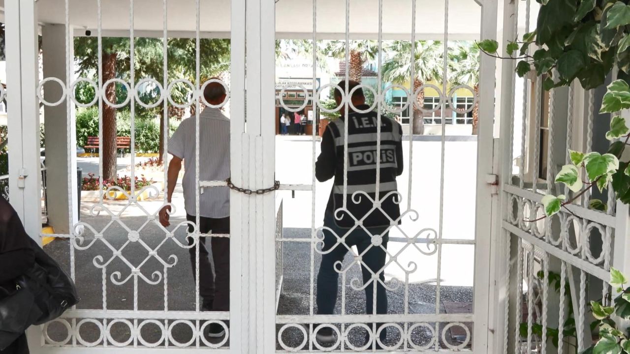 YKS'de ikinci oturum Alan Yeterlilik Testi sona erdi; Bayılanlar, kimliğini unutanlar, geç kalanlar... 1