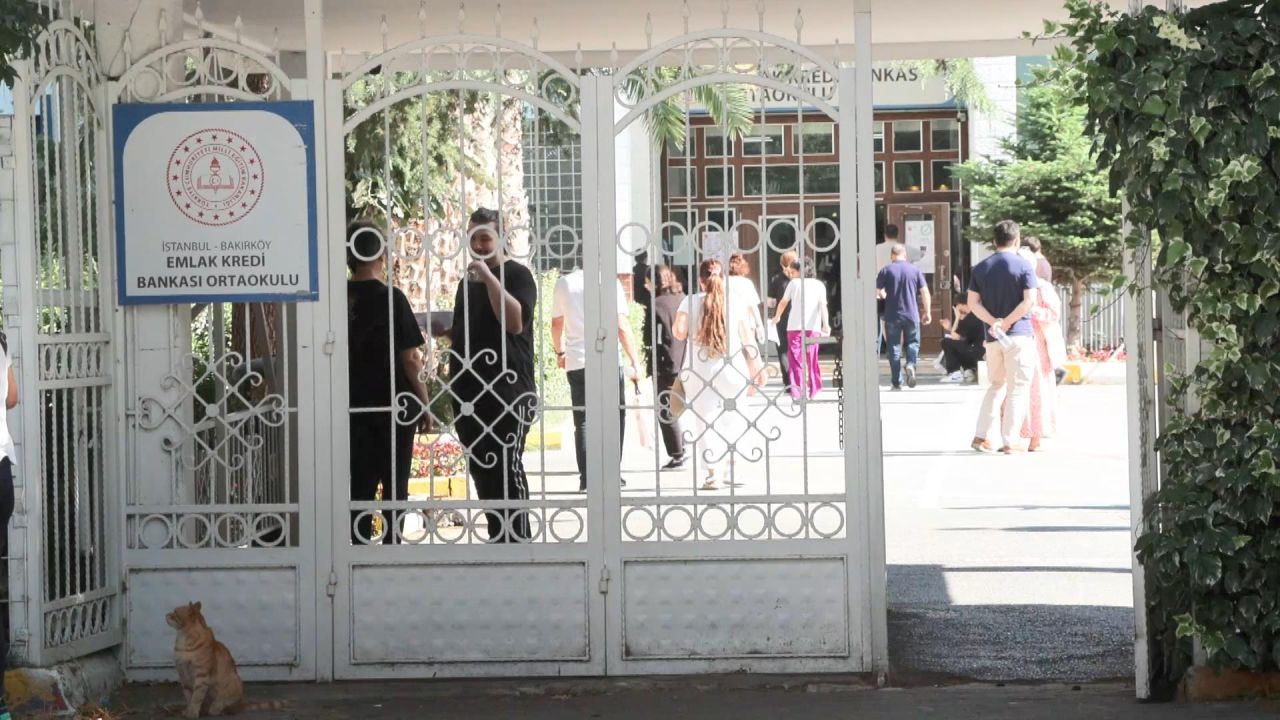 YKS'de ikinci oturum Alan Yeterlilik Testi sona erdi; Bayılanlar, kimliğini unutanlar, geç kalanlar... 3