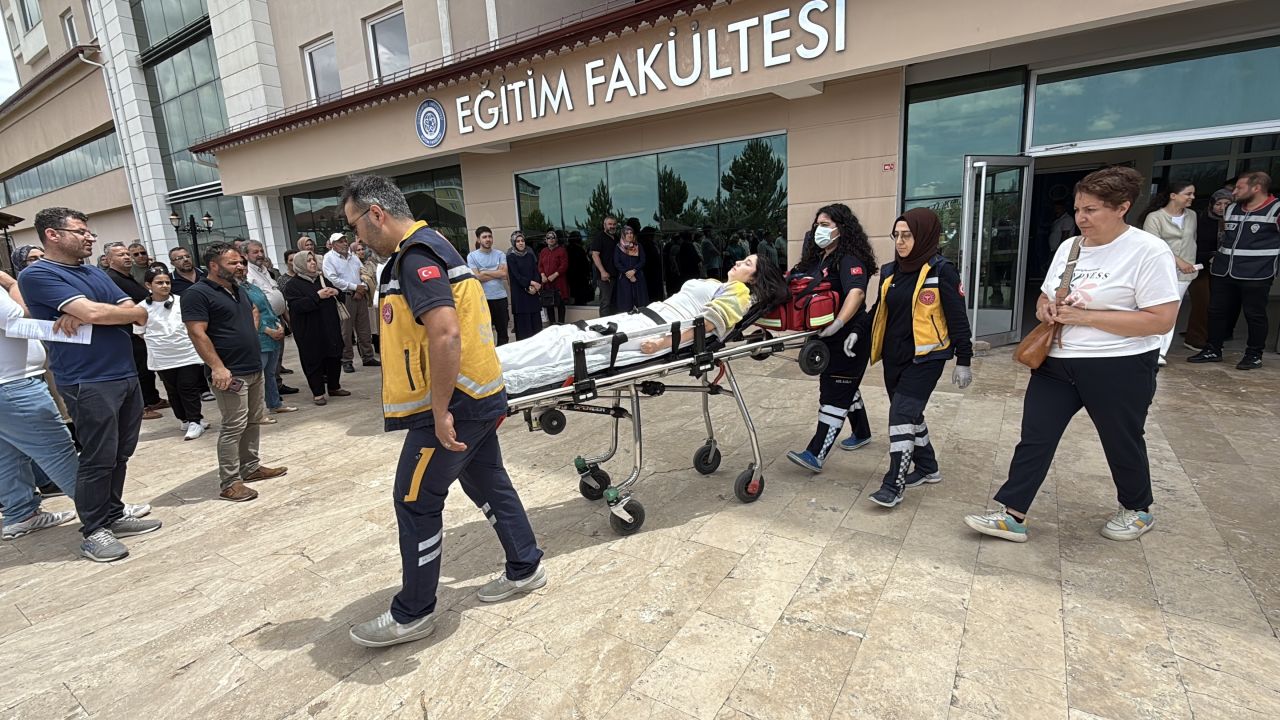 YKS'de ikinci oturum Alan Yeterlilik Testi sona erdi; Bayılanlar, kimliğini unutanlar, geç kalanlar... 6
