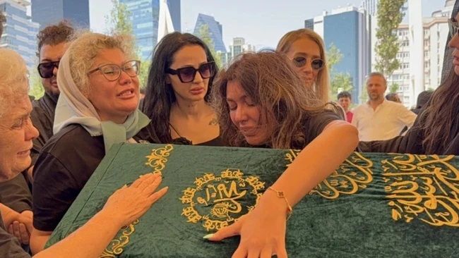 Bahar Candan ile helva kavurduğu video tepki çekti! Nihal Candan'ın ölümünü etkileşim ve prim uğruna kullandığı iddia edilen Dilan Polat'tan eleştirilere yanıt geldi 3