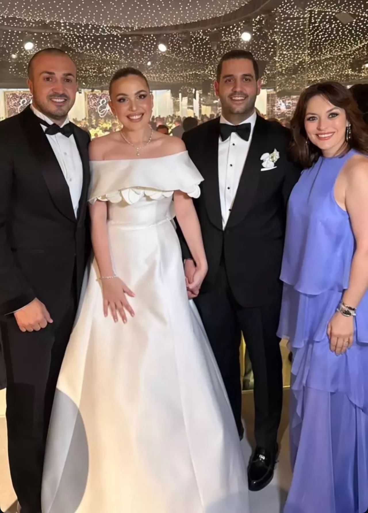 Ünlü futbol yorumcusu Sinan Engin'in kızı Elif Engin ile Ahlatcı Holding Yönetim Kurulu Başkanı Ahmet Ahlatcı'nın oğlu Ahmet Emin Ahlatcı'nın düğününe davetliler özel jetle akın etti! İş, spor, siyaset ve sana 4