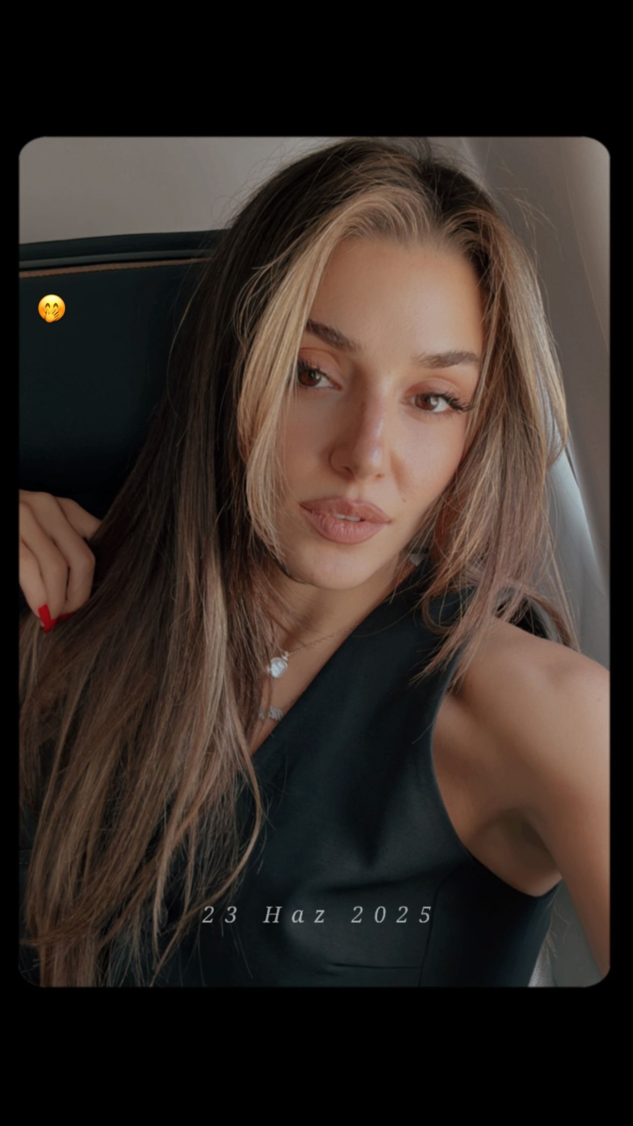 Hande Erçel yeni tarzıyla gündemde: Saçlarında yaz esintisi 4