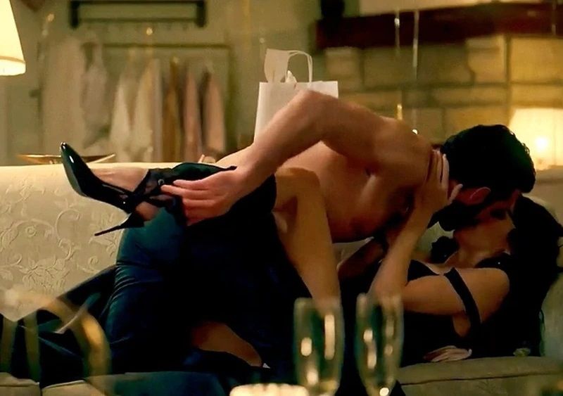 Hande Erçel ve Barış Arduç’un “Aşkı Hatırla” dizisindeki sevişme sahneleri tepki çekmişti! Gupse Özay’dan dikkat çeken hamle: Boşanıyorlar iddiası 1