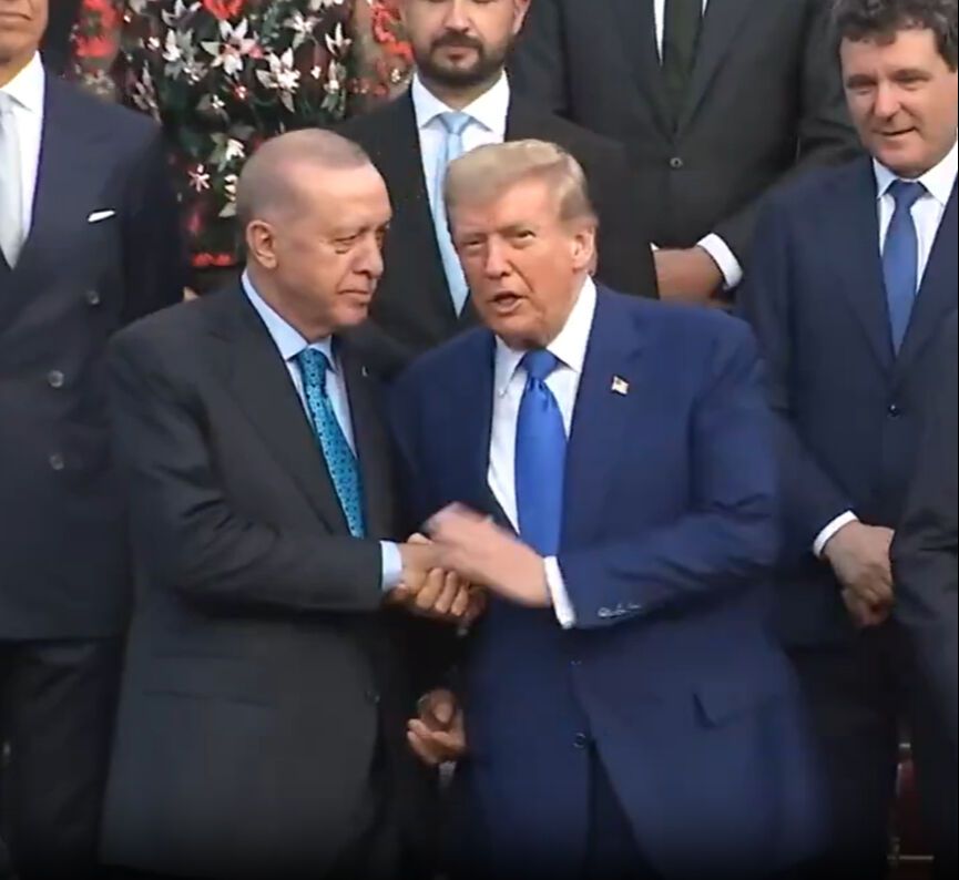 Cumhurbaşkanı Erdoğan-Trump zirvesinde dikkat çeken detay! Erdoğan'ın elindeki zarfta ne var? İşte iki senaryo... 7
