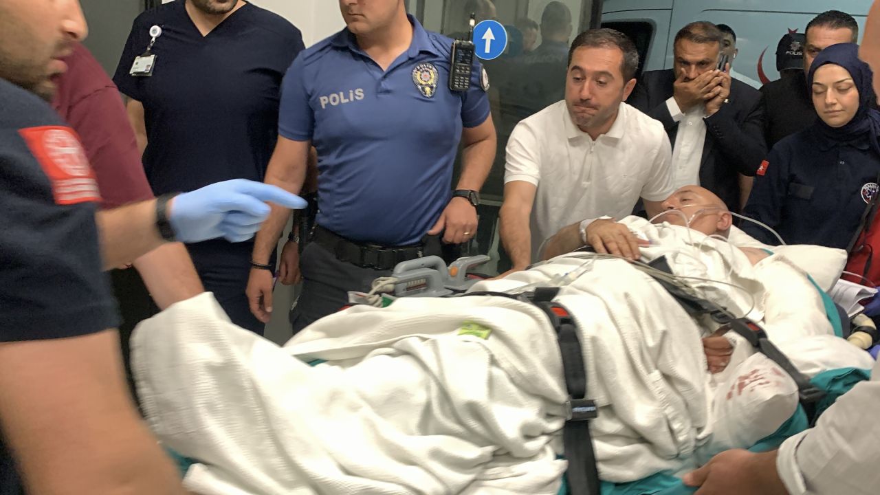 Kocaeli Darıca Belediye binasında kan donduran anlar: Zabıta memuru başkanlık makamında intihar etti, seken kurşun Başkan Bıyık'ı yaraladı 4