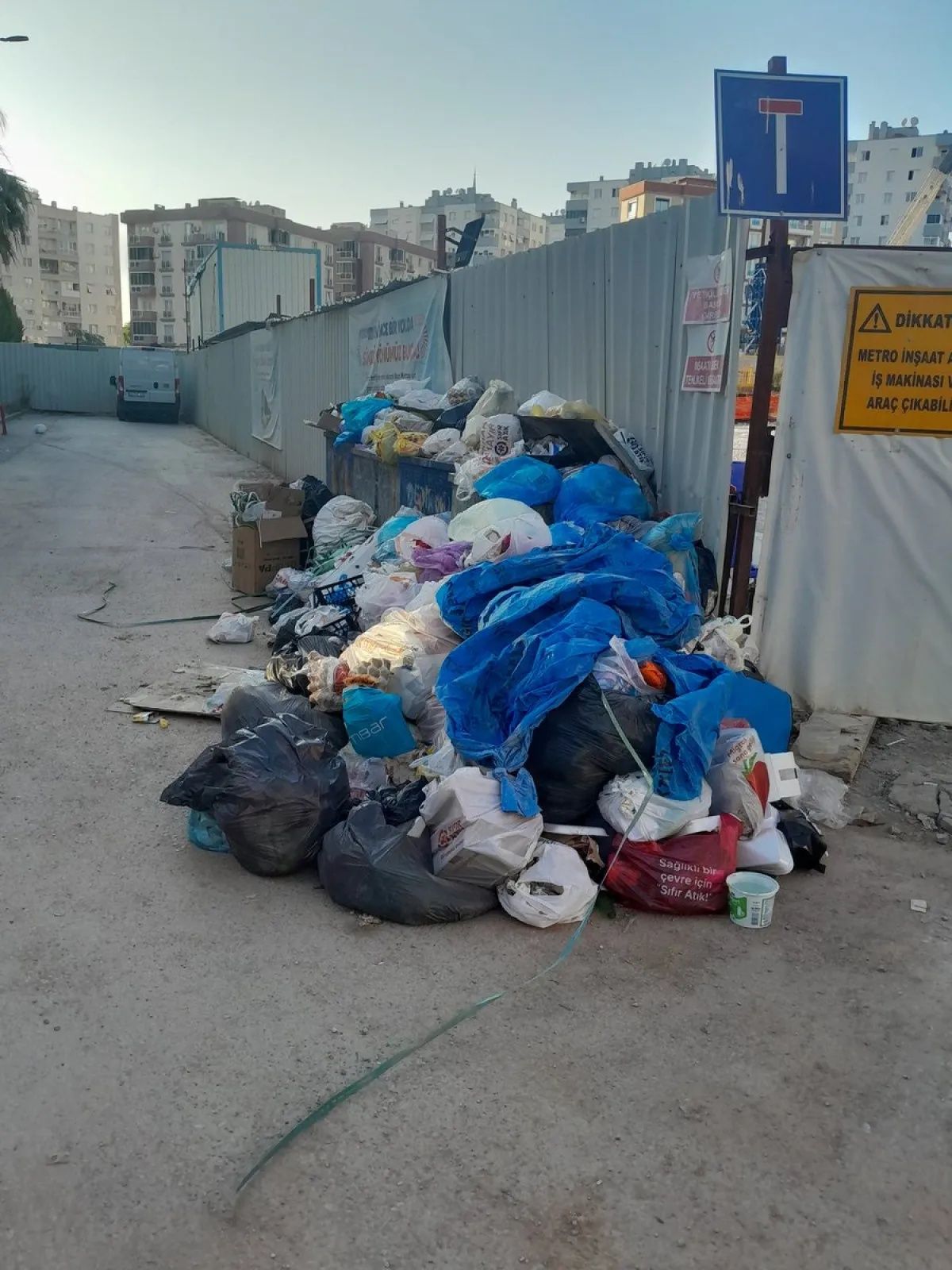 CHP'li Buca Belediyesi’nde grev krizi büyüyor: Çöpler toplanmıyor, mahalleleri kötü koku ve fareler sardı! 2