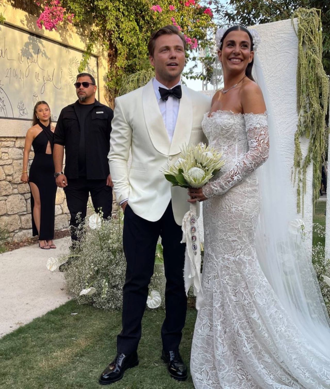 Tolga Sarıtaş ve Zeynep Mayruk çiftinin bebeklerinin ismi belli oldu 4