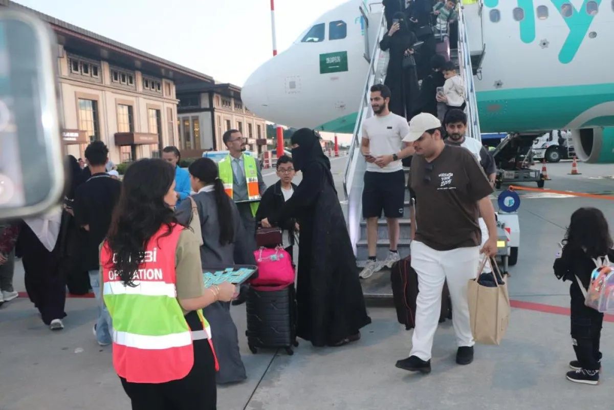 Rize-Artvin Havalimanı’nda tarihi an! Riyad’dan ilk uçak indi! Yolcular tulumla karşılandı... 2