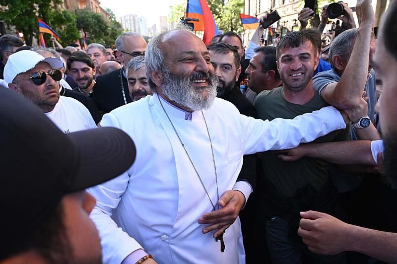 Ermenistan’da kilise destekli darbe girişimi: Başpiskopos Galstanyan gözaltına alındı 4