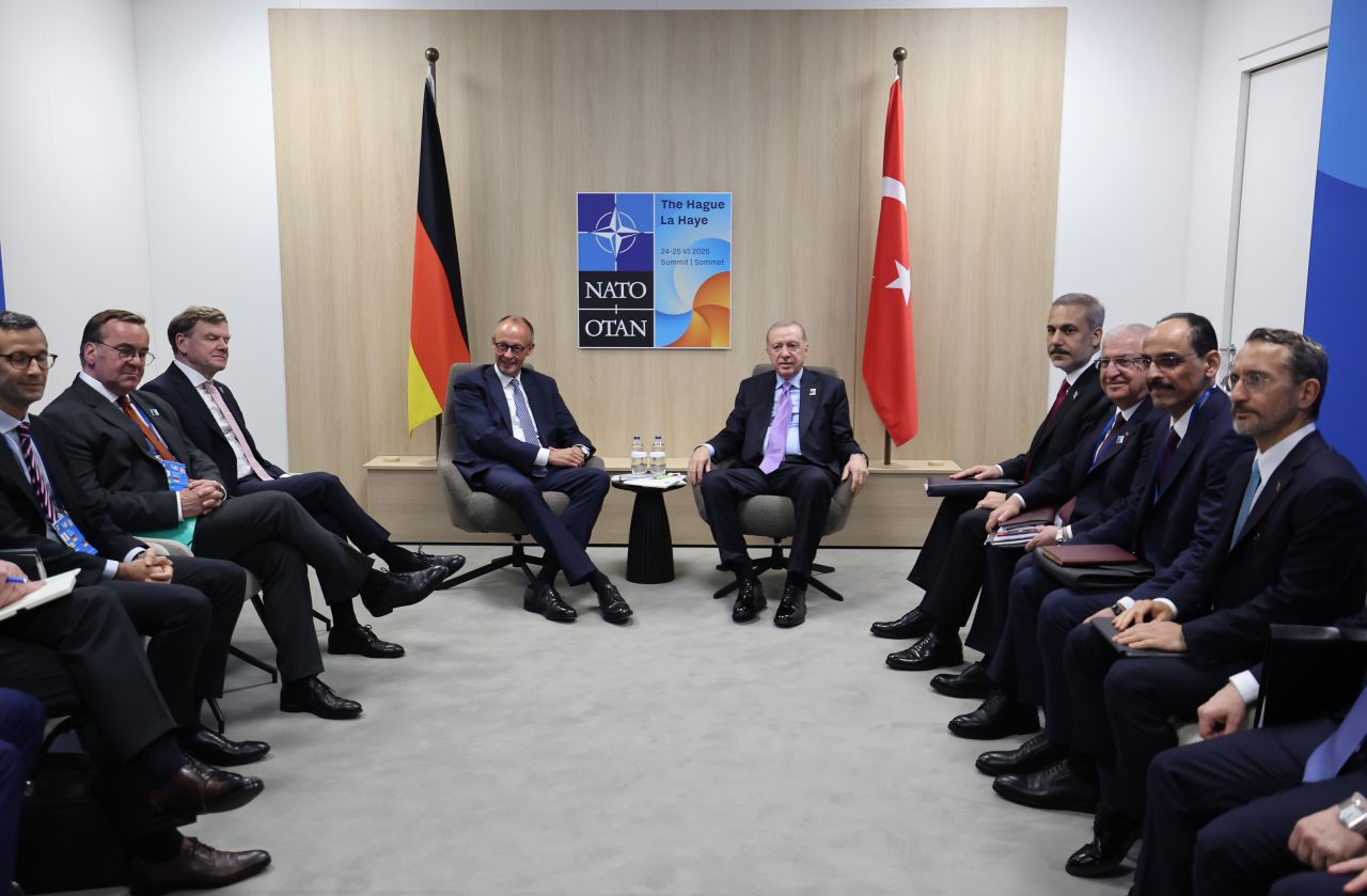 Almanya Başbakanı Merz, Cumhurbaşkanı Erdoğan'dan nüfuzunu kullanarak Putin'i masaya getirmesini rica etti 1