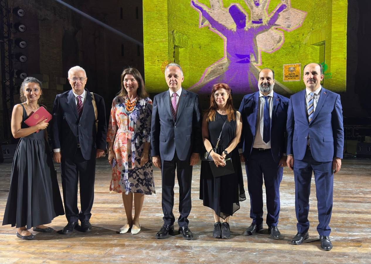 İtalya'nın kalbinde Mevlevi seması... Kolezyum'daki gösteri izleyenleri büyüledi 6