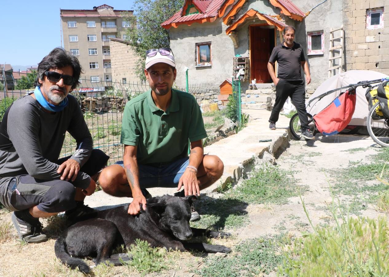 Şilili gezgin Diego Sebastian Haro Lopez ülkesinden bisikletle yola çıkıp köpeği Milo'yla 80 ülke gezdi 10