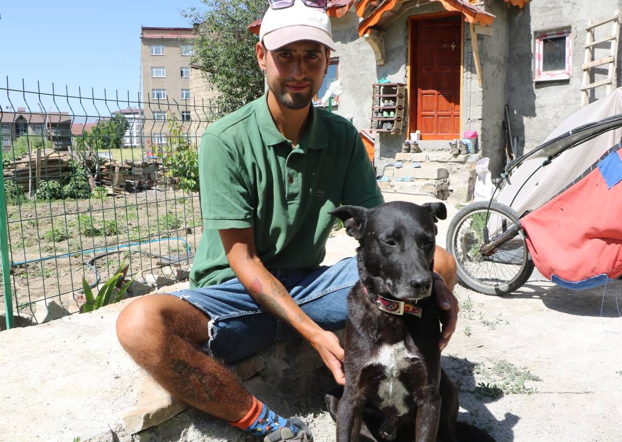 Şilili gezgin Diego Sebastian Haro Lopez ülkesinden bisikletle yola çıkıp köpeği Milo'yla 80 ülke gezdi 1