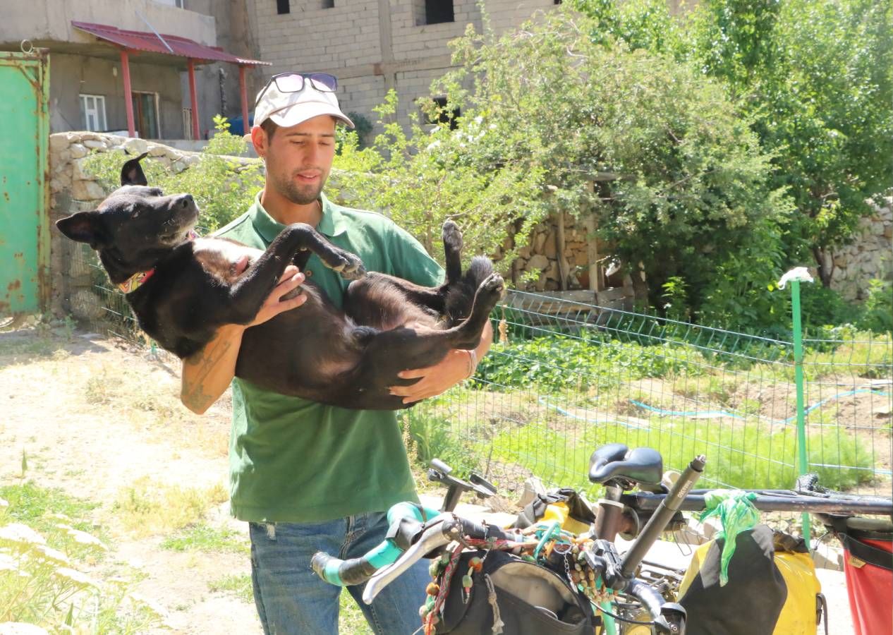 Şilili gezgin Diego Sebastian Haro Lopez ülkesinden bisikletle yola çıkıp köpeği Milo'yla 80 ülke gezdi 3