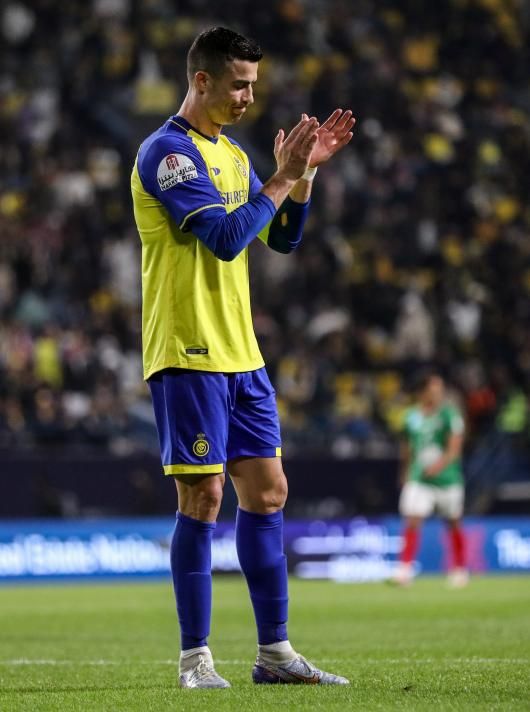 Cristiano Ronaldo'dan tarihi sözleşme! Yıllık minimum 310 milyon euro maaş, kulübün hissesi ve daha fazlası 8