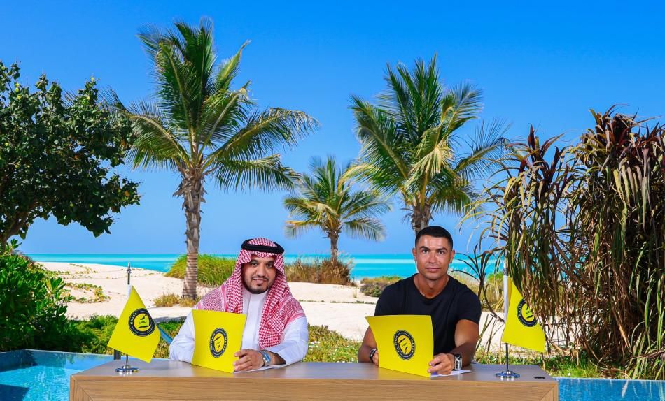 Cristiano Ronaldo'dan tarihi sözleşme! Yıllık minimum 310 milyon euro maaş, kulübün hissesi ve daha fazlası 1