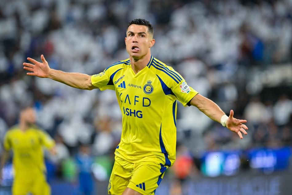 Cristiano Ronaldo'dan tarihi sözleşme! Yıllık minimum 310 milyon euro maaş, kulübün hissesi ve daha fazlası 4