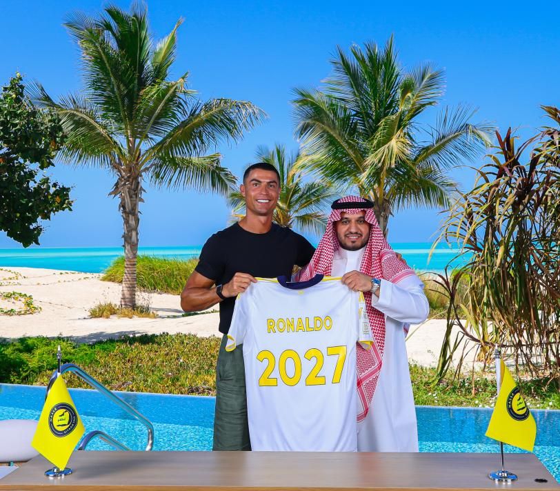 Cristiano Ronaldo'dan tarihi sözleşme! Yıllık minimum 310 milyon euro maaş, kulübün hissesi ve daha fazlası 5