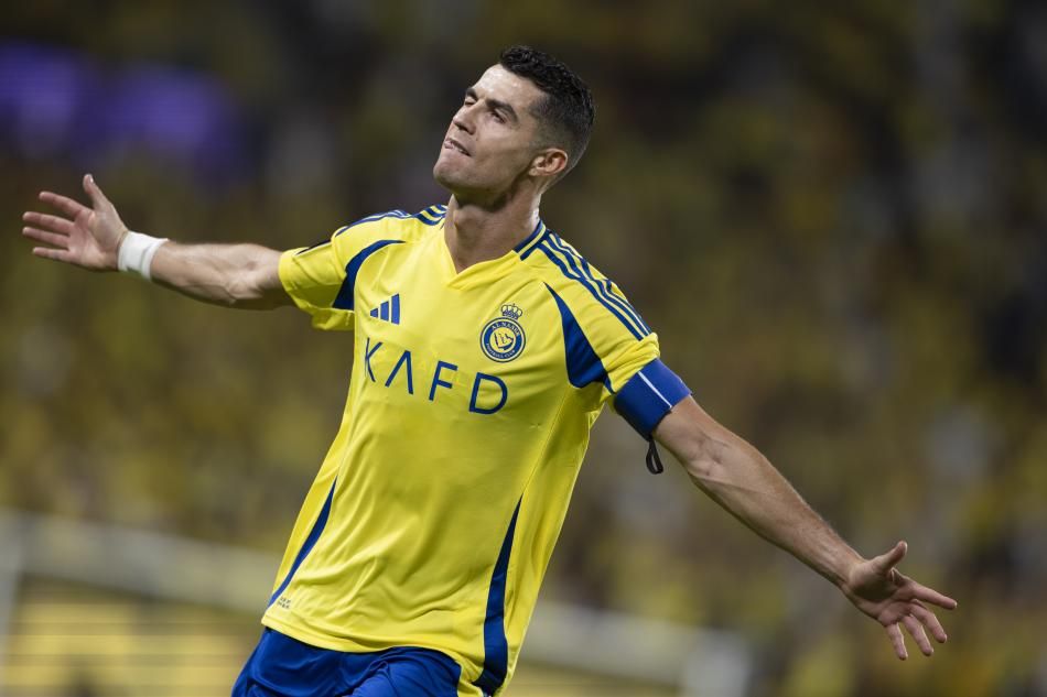 Cristiano Ronaldo'dan tarihi sözleşme! Yıllık minimum 310 milyon euro maaş, kulübün hissesi ve daha fazlası 10