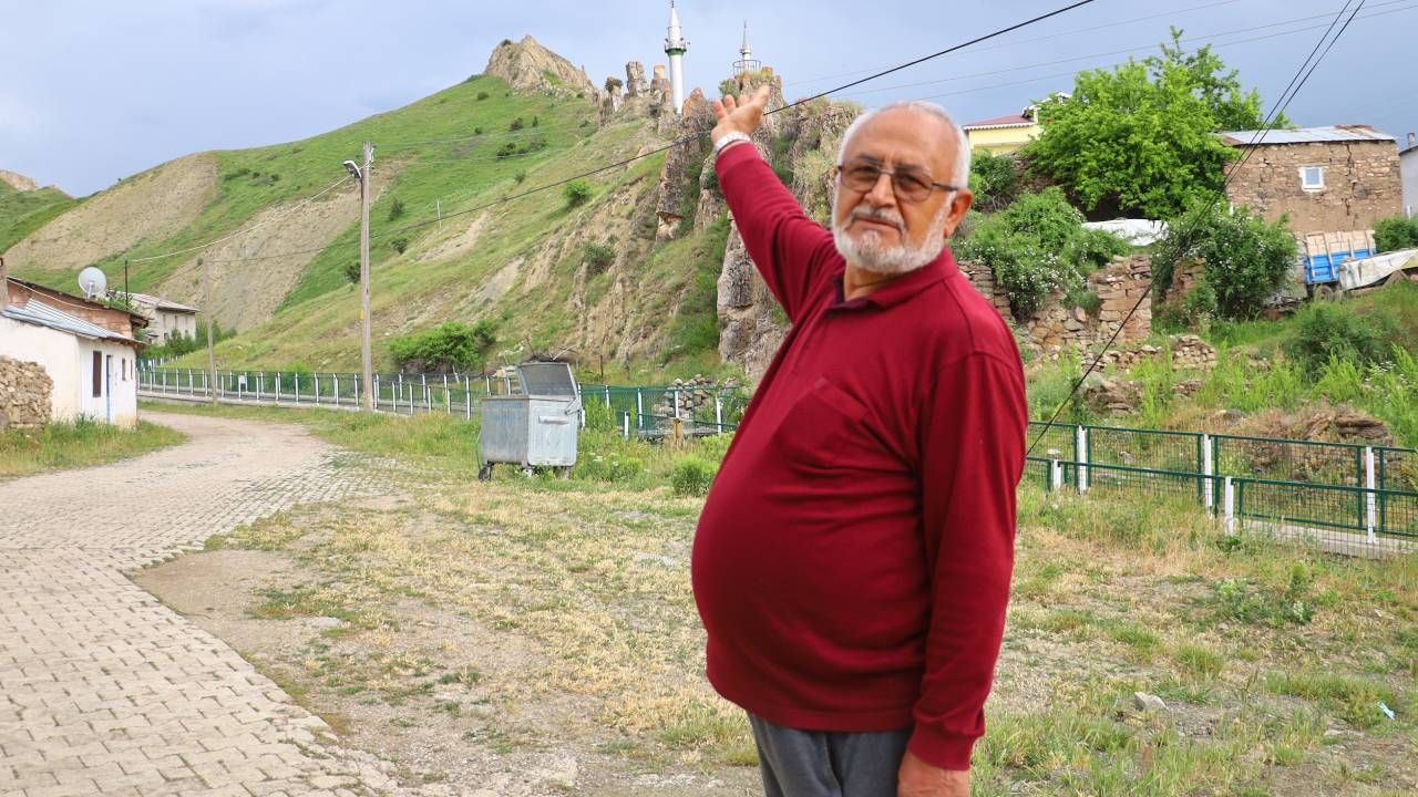 Zara'nın köyünde asırlık ilginç mimari... Köye gelenler hayrete düşüyor, minareyi bulan camiyi bulamıyor 6