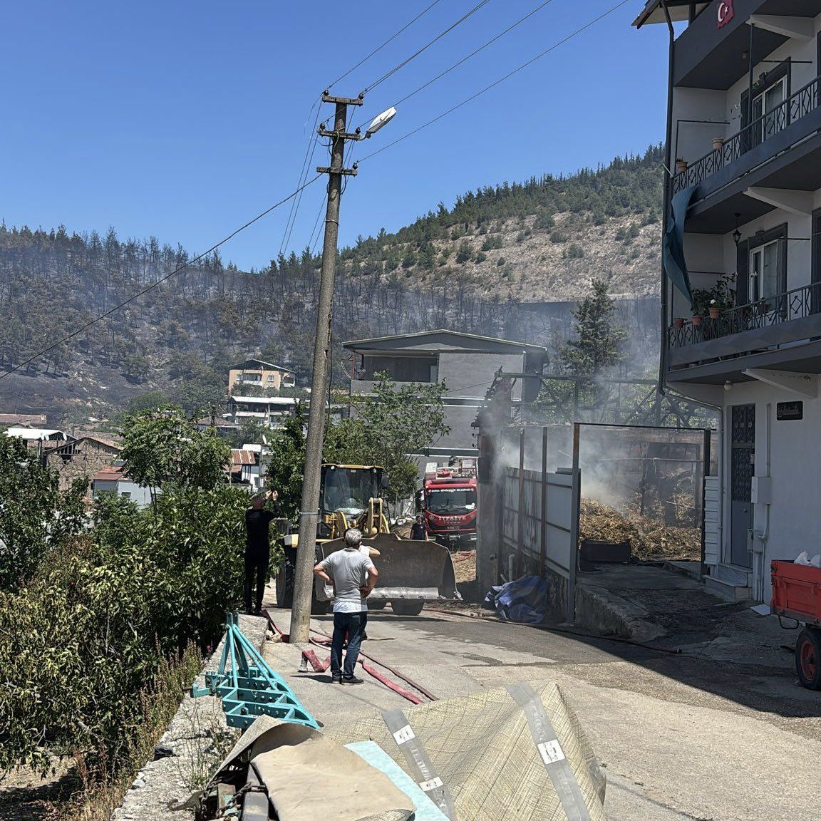 Bursa’da orman yangını paniği: Alevler evlere kadar ulaştı, mahalle tahliye edildi! 3